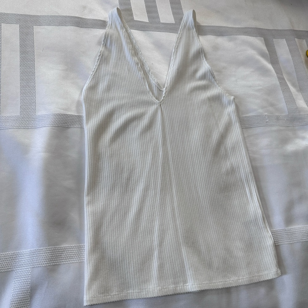 💥CLEARANCE!!💥 Reformation Maui top white v neck light knitted sweater vest top